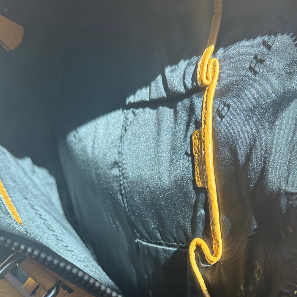 Burberry large Yellow Pebble Leather Tote Bag - Picture 13 of 13